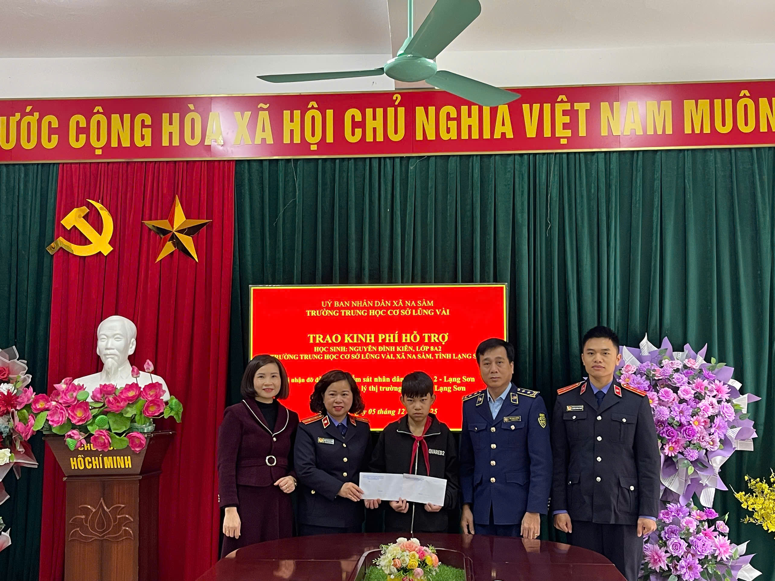 Lạng Sơn: hỗ trợ học sinh nghèo bước tiếp trên con đường học tập